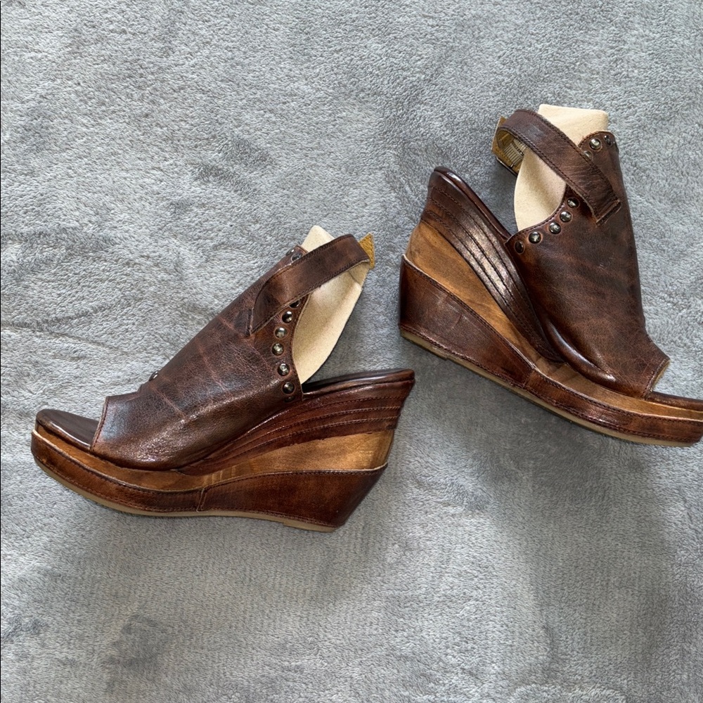 Bed Stu Women’s Brown Leather Wedge Sandals - Picture 3 of 8